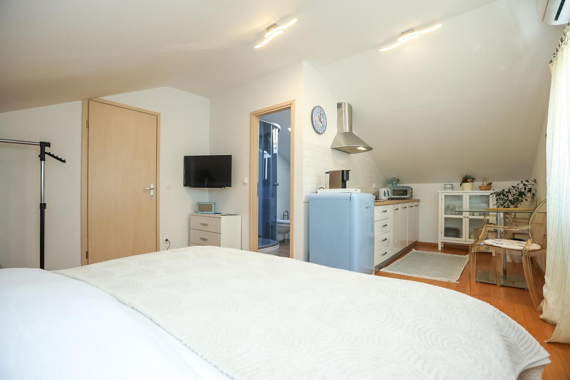 Z&A Studio Apartment With Parking Božava 外观 照片